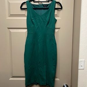 🚫SOLD🚫 Green White House Black Market Fitted Slit Dress